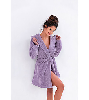Дамски пухкав халат с качулка в лилаво снимка
