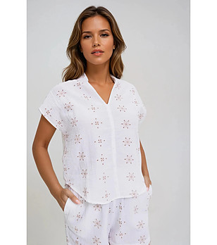 Дамска памучна блуза с перфорации снимка