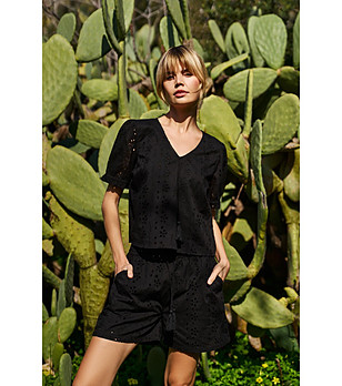 Дамска памучна блуза от мадейра дантела в черно снимка