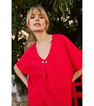 Елегантна дамска блуза в червено снимка