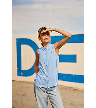 Дамска риза без ръкави на райе в бяло и синьо снимка