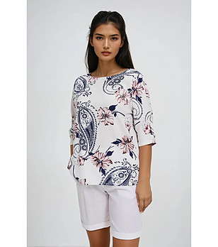 Бяла дамска блуза с принт снимка