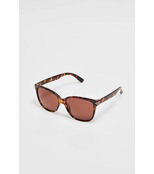 Дамски слънчеви очила в кафяви нюанси снимка