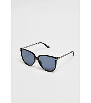 Черни дамски слънчеви очила снимка