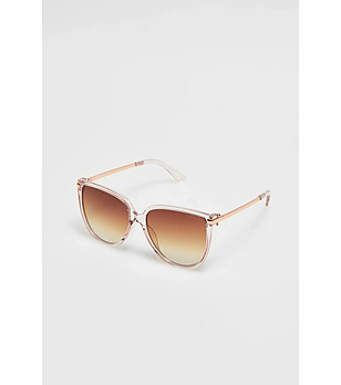 Дамски слънчеви очила с прозрачни рамки в цвят пудра снимка