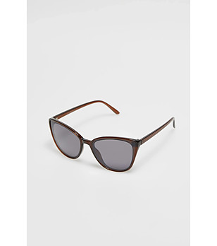 Дамски слънчеви очила в тъмнокафяво снимка