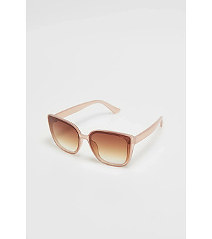 Дамски слънчеви очила в цвят пудра снимка