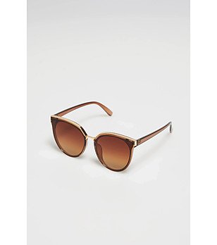 Кафяви дамски слънчеви очила със златисти детайли снимка