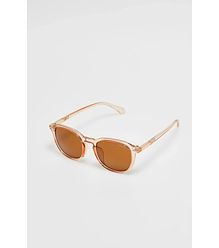 Дамски слънчеви очила в бежово снимка