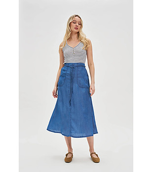 Синя миди пола с визия деним снимка