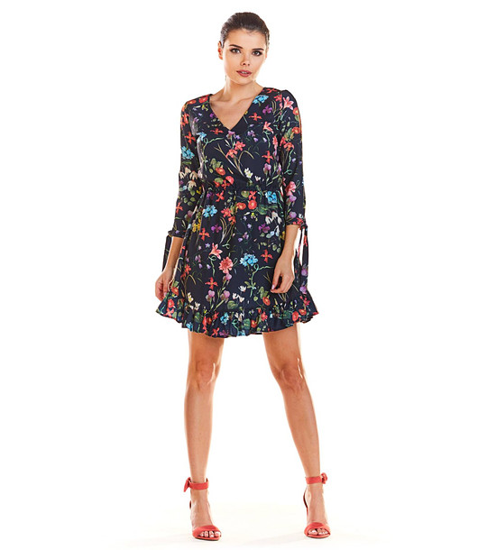 Тъмносиня рокля с флорален принт снимка