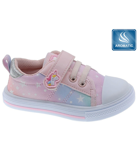 Детски кецове в розово и светлосиньо снимка