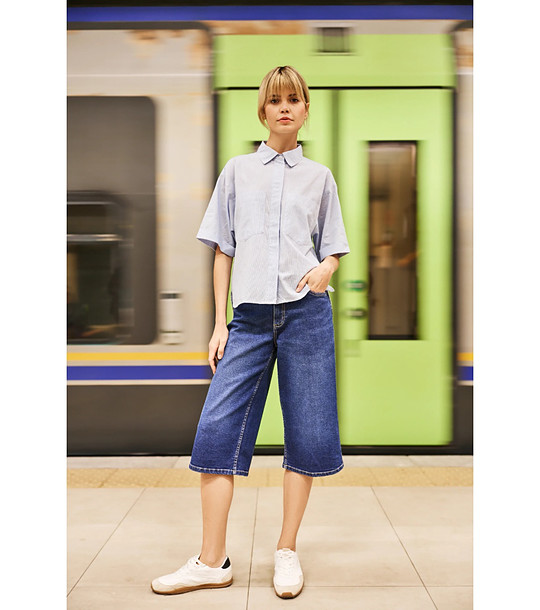 Памучна дамска риза на фино райе в бяло и синьо снимка