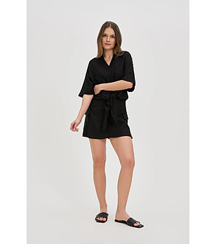 Къси дамски черни панталонки снимка