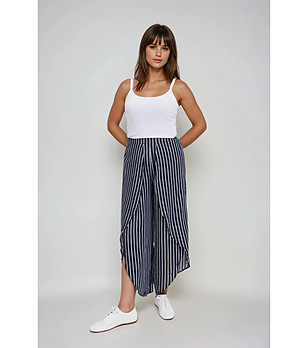 Тъмносин дамски панталон на бяло райе снимка