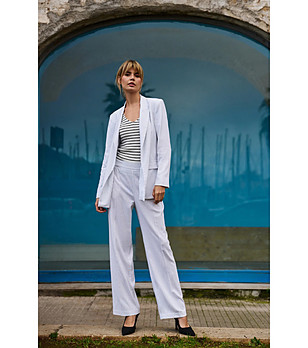 Дамски бял панталон на райе снимка