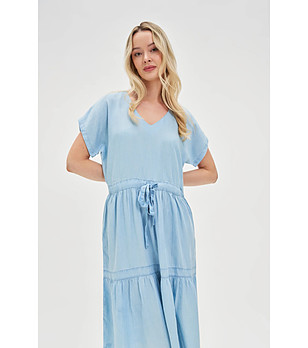 Светлосиня рокля с визия деним снимка