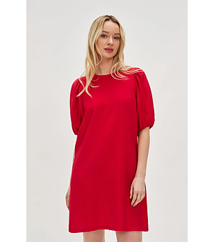 Червена рокля с буфан ръкави снимка