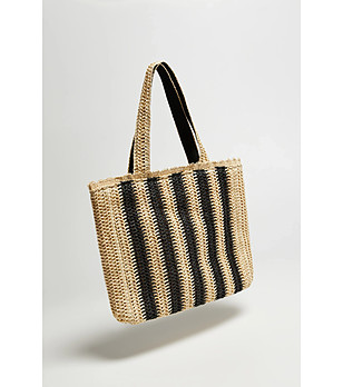 Дамска чанта на райе в бежово и черно снимка