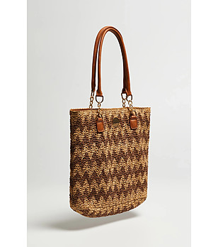 Дамска чанта в бежово и кафяво със зигзаг мотиви снимка