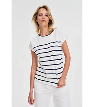 Дамска памучна блуза в цвят крем с тъмносиньо райе снимка