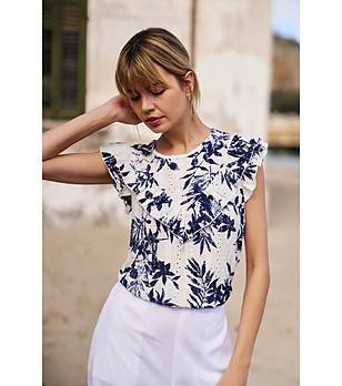 Дамска блуза в цвят крем с флорален принт в тъмносин цвят снимка