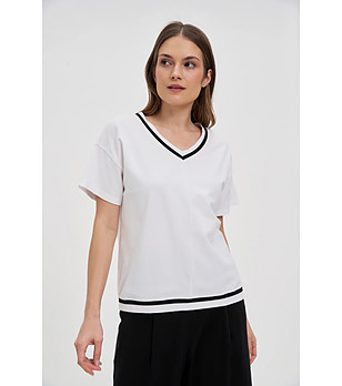 Бяла дамска блуза с изчистен дизайн снимка