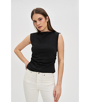 Памучен топ в черно снимка