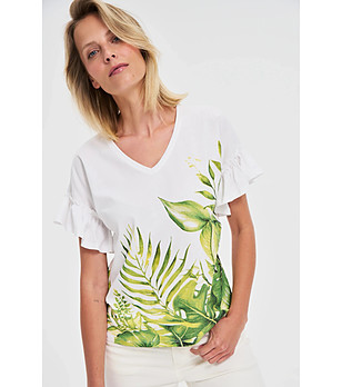 Дамска памучна блуза в бяло с флорални декорации снимка