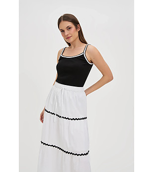 Черен топ с бели кантове снимка