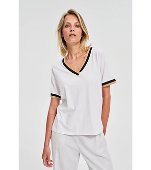 Бяла дамска памучна блуза с контрастен кант снимка