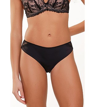 Черни бикини с дантела снимка