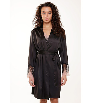 Черен халат с дантела в цвят крем снимка