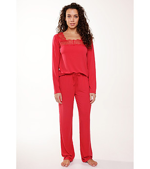 Дамска пижама в розово-червен нюанс снимка