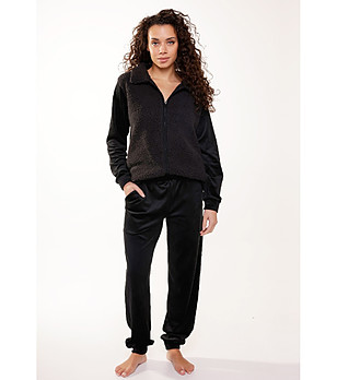 Черен дамски комплект от кадифе снимка