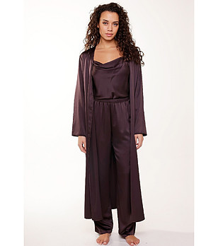 Дълъг дамски халат в кафяво със сатениран ефект снимка