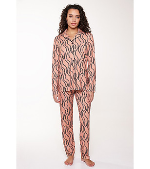 Розова пижама с принт снимка