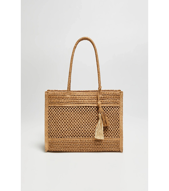 Дамска чанта в бежово снимка