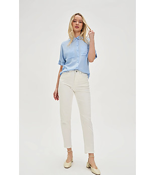 Дамски дънки в цвят крем снимка