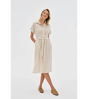 Бежова рокля с колан снимка