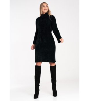 Черна рокля с поло яка Rolina от пухкава материя снимка