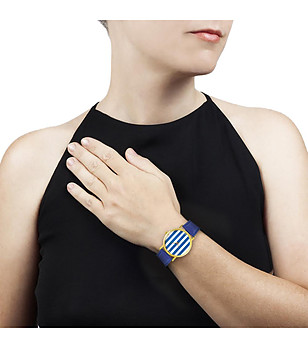 Дамски часовник в синьо, бяло и златисто на райе снимка