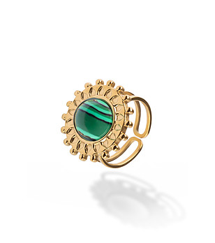 Ефектен дамски  пръстен с изумруденозелен камък снимка