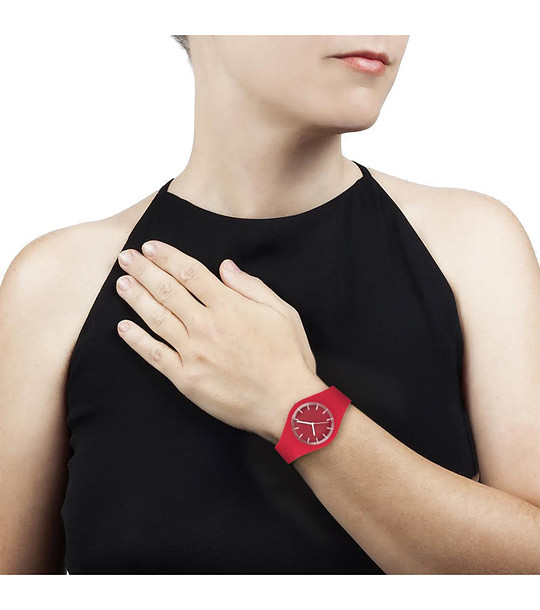 Червен дамски силиконов часовник снимка