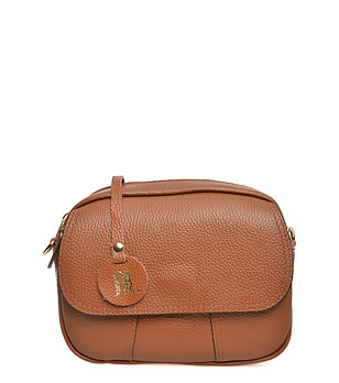 Дамска кожена чанта в цвят коняк с ефектна презрамка Teti снимка