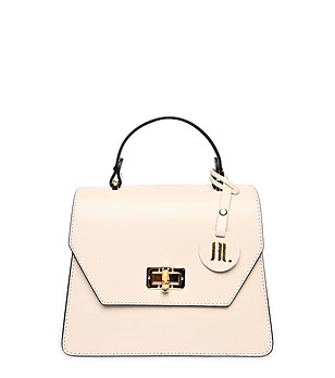 Малка трапецовидна кожена чанта в цвят крем снимка
