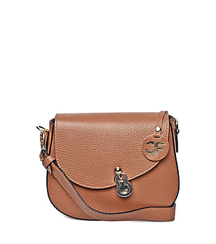 Дамска кожена чанта за рамо в цвят коняк снимка