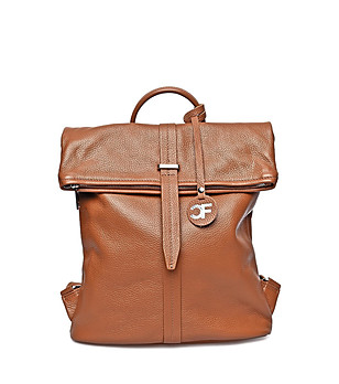 Кожен дамска раница в цвят коняк снимка