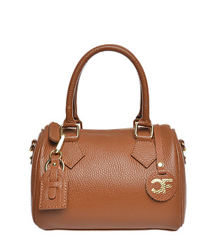 Кожена дамска чанта в цвят коняк снимка