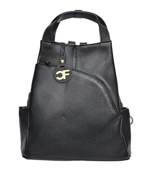 Кожена дамска раница в черен цвят снимка